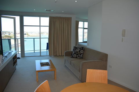 Wallaroo Marina Luxury Apartment - Accommodation ACT 26