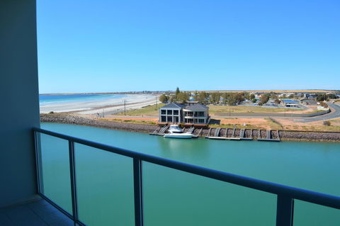 Wallaroo Marina Luxury Apartment - Accommodation ACT 6