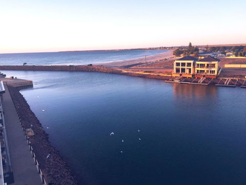 Wallaroo Marina Luxury Apartment - Accommodation ACT 25