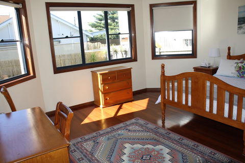 Serenity On Narrabeen Beach - 1Bdr Beachside Retreat - Accommodation ACT 3