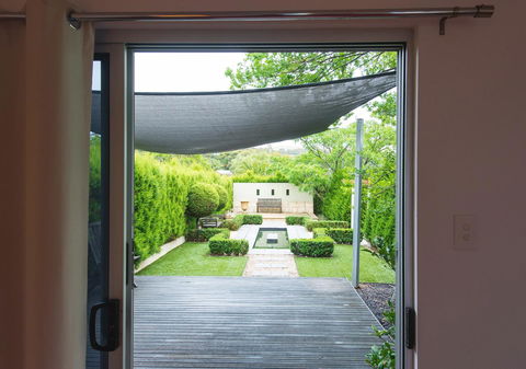 S T U D I O 22 Peaceful Retreat With Garden Views - Accommodation ACT 12