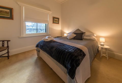 The Tudor House - Accommodation ACT 11