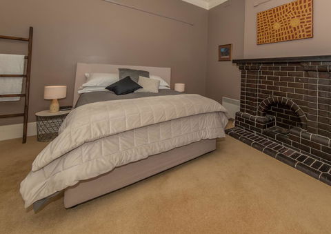 The Tudor House - Accommodation ACT 12