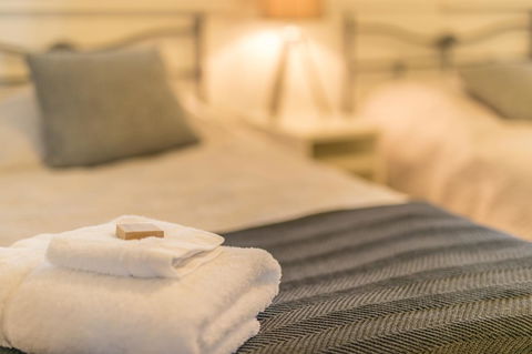 The Tudor House - Accommodation ACT 13