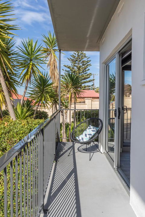 Bay 10 - Suites And Apartments - Accommodation ACT 4