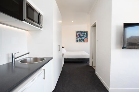 Bay 10 - Suites And Apartments - Accommodation ACT 1