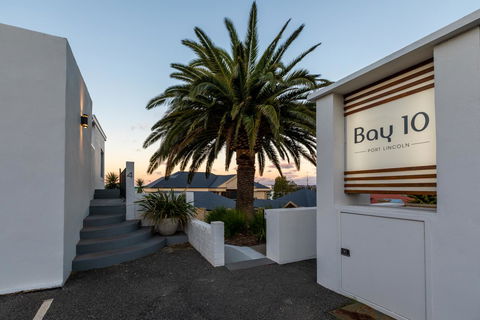 Bay 10 - Suites And Apartments - Accommodation ACT 21