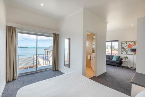 Bay 10 - Suites And Apartments - Accommodation ACT 11
