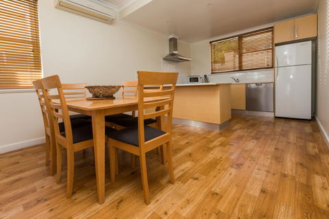 Bay 10 - Suites And Apartments - Accommodation ACT 32