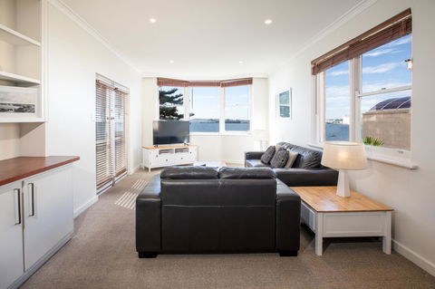 Bay 10 - Suites And Apartments - Accommodation ACT 33