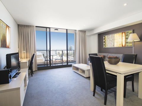 Oaks Adelaide Horizons Suites - Accommodation ACT 3
