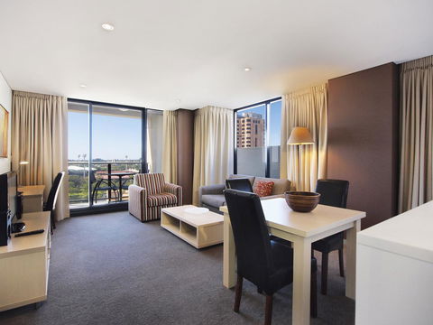 Oaks Adelaide Horizons Suites - Accommodation ACT 13