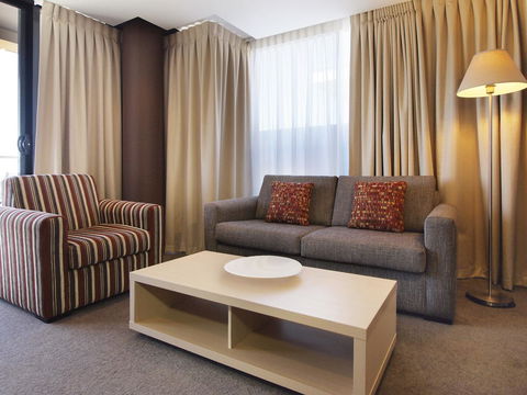 Oaks Adelaide Horizons Suites - Accommodation ACT 14