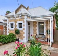 A Rose by the Park - Accommodation ACT