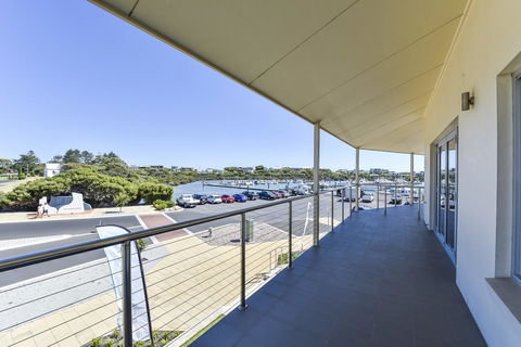 Aloha Waterfront Properties - Accommodation ACT 10