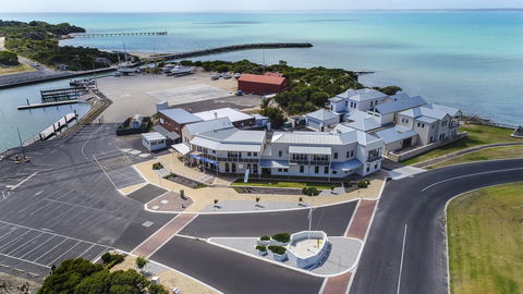 Aloha Waterfront Properties - Accommodation ACT 1