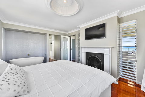 Aloha Waterfront Properties - Accommodation ACT 12