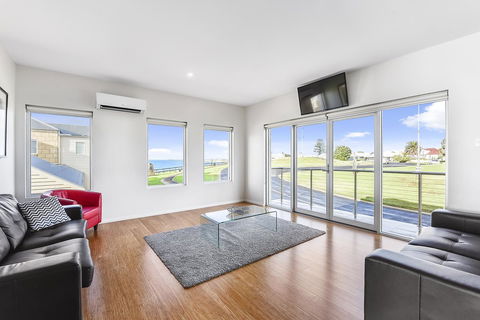 Aloha Waterfront Properties - Accommodation ACT 30