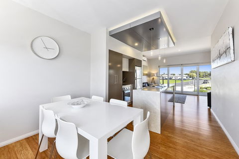 Aloha Waterfront Properties - Accommodation ACT 27