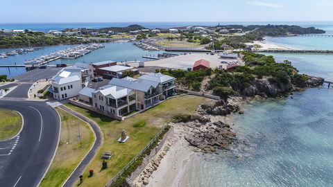 Aloha Waterfront Properties - Accommodation ACT 0