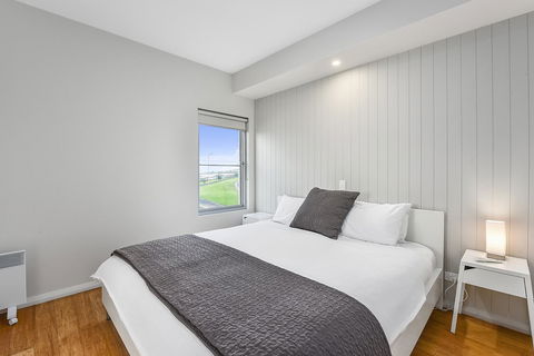 Aloha Waterfront Properties - Accommodation ACT 13