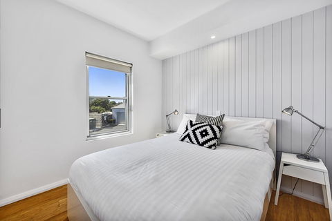 Aloha Waterfront Properties - Accommodation ACT 19