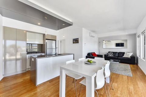 Aloha Waterfront Properties - Accommodation ACT 18
