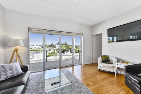 Aloha Waterfront Properties - Accommodation ACT 29