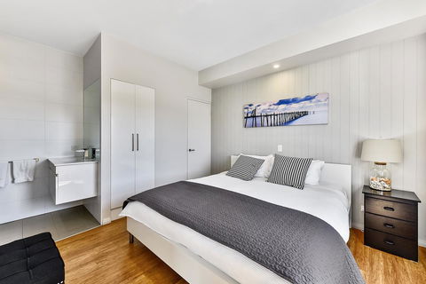 Aloha Waterfront Properties - Accommodation ACT 21