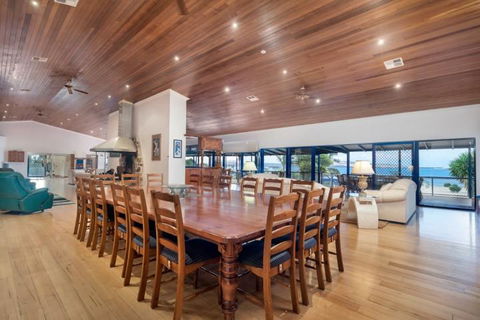Doyles On The Bay - Accommodation ACT 12