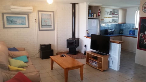 Wallaroo Sunset Home - Accommodation ACT 23