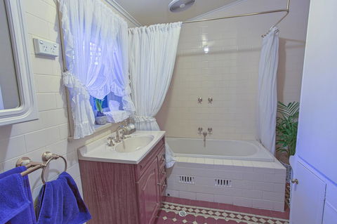 Tanunda Cottages - Accommodation ACT 14