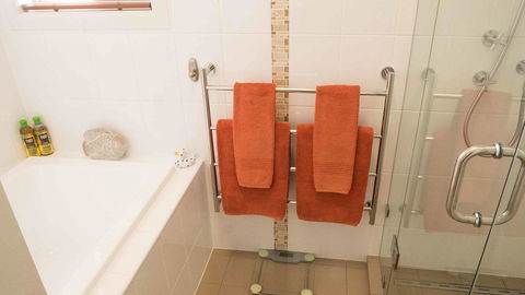 Rezare House Bed & Breakfast - Accommodation ACT 25