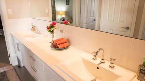 Rezare House Bed & Breakfast - Accommodation ACT 21