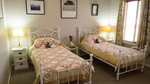 Rezare House Bed & Breakfast - Accommodation ACT 8