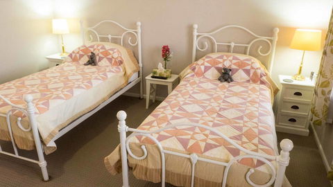 Rezare House Bed & Breakfast - Accommodation ACT 7