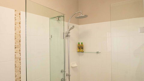 Rezare House Bed & Breakfast - Accommodation ACT 24