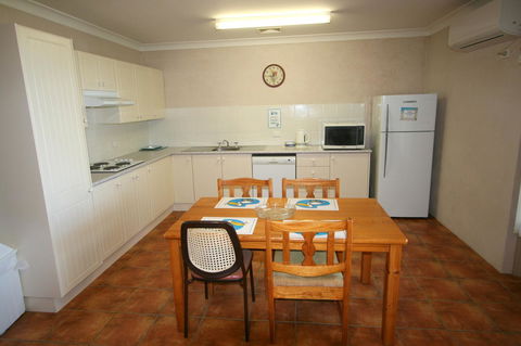Lake Edge Apartments - Accommodation ACT 17
