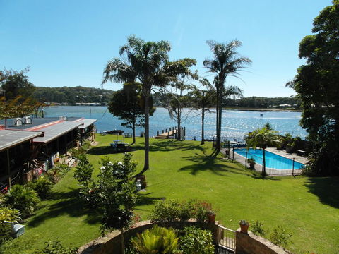 Lake Edge Apartments - Accommodation ACT 0