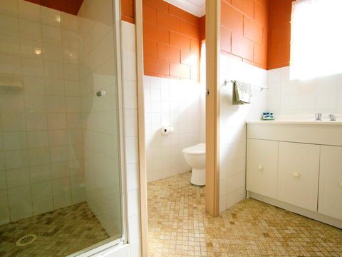 Lake Edge Apartments - Accommodation ACT 25