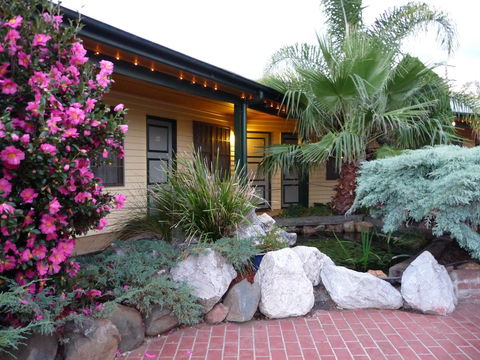 Ten Dollar Town Motel - Accommodation ACT 3
