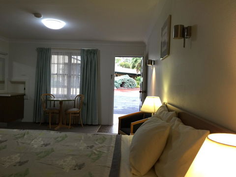 Ten Dollar Town Motel - Accommodation ACT 29