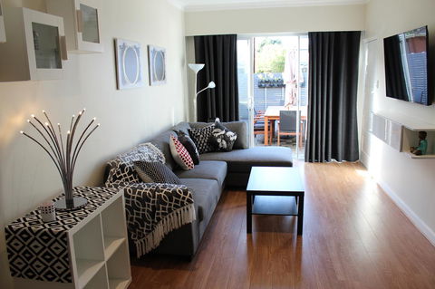 Christophers Villa - Accommodation ACT 27
