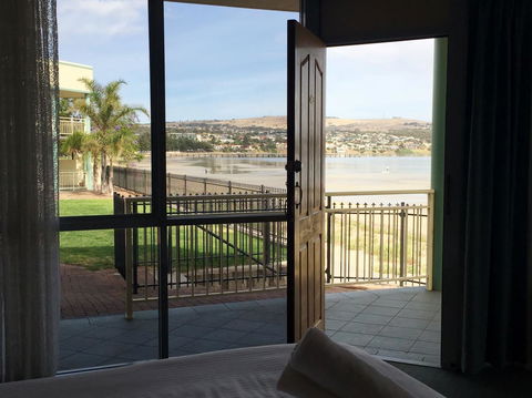 Hilton Beachfront Motel - Accommodation ACT 18