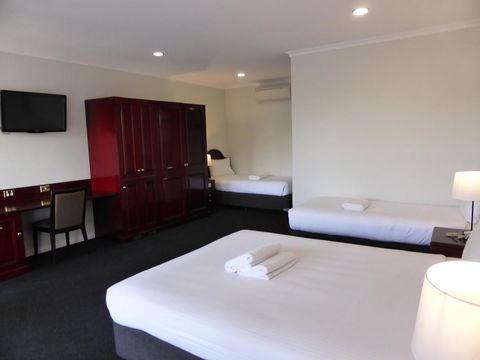 Hilton Beachfront Motel - Accommodation ACT 35