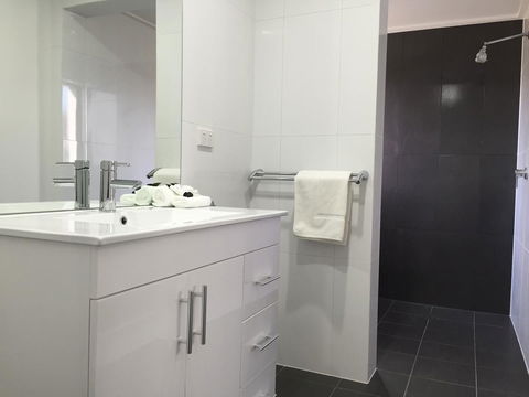 Hilton Beachfront Motel - Accommodation ACT 37