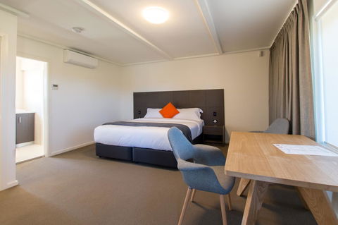 Mick O\'Sheas - Accommodation ACT 29