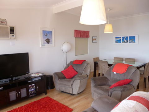 Seascape - Accommodation ACT 7