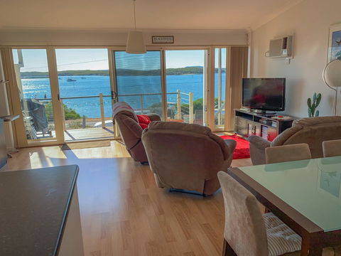 Seascape - Accommodation ACT 17