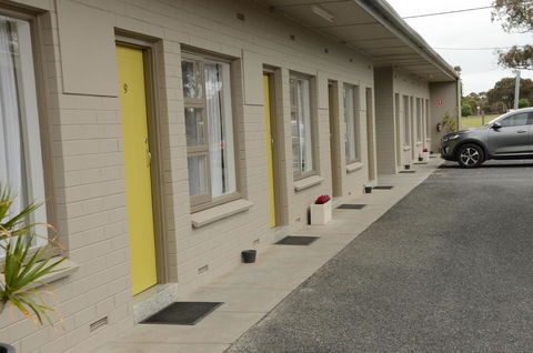 105 On The Park - Accommodation ACT 5